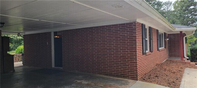 Building Photo - 1933 Silvastone Dr