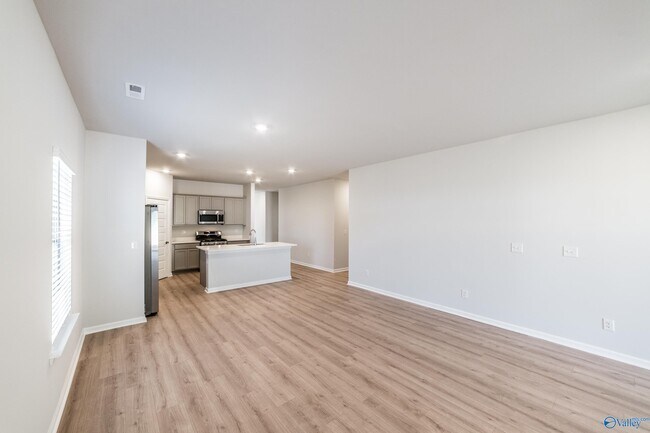Building Photo - 14976 Greenleaf Dr