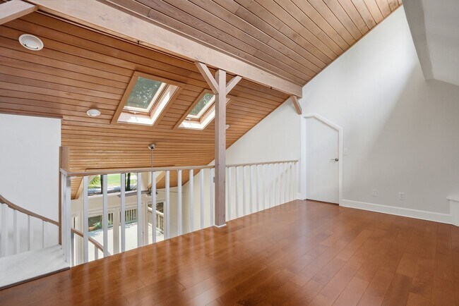 Building Photo - Enjoy Lowcountry living in this beautifully updated 3-Bed, 2-Bath home in Moss Creek!