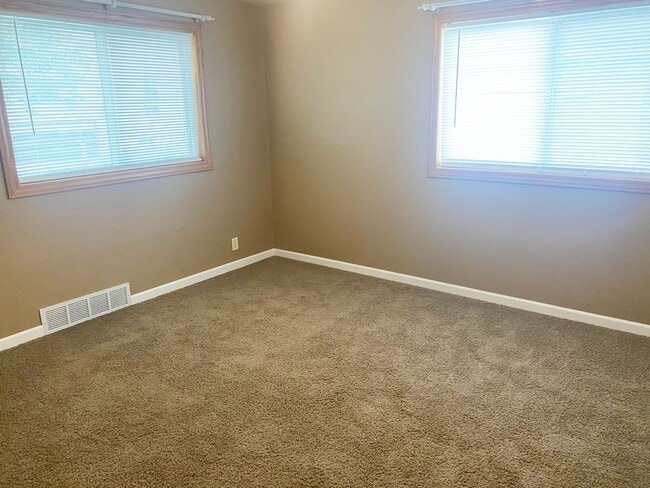 Building Photo - 3-Bedroom 1-Bath Single-Family Home With 1...