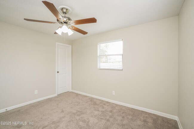Building Photo - 583 Madeira Dr