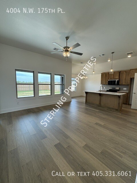 Building Photo - 4004 NW 175th Pl