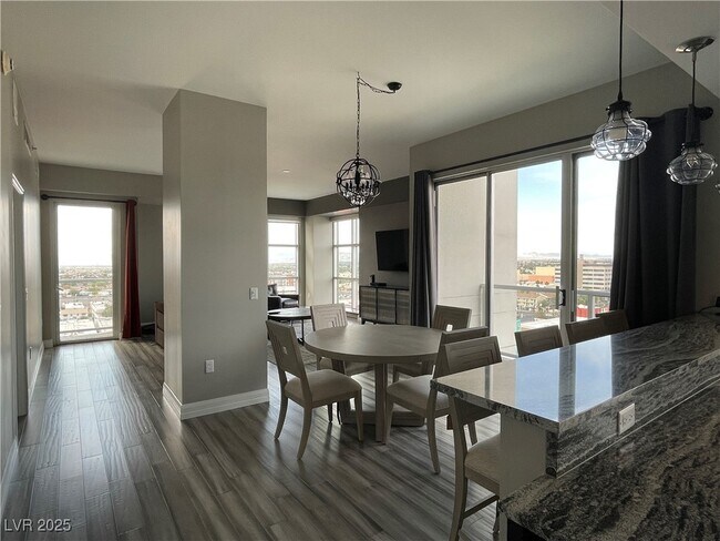 Building Photo - 150 S Las Vegas Blvd