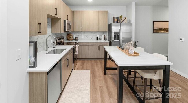 Building Photo - 2546 Perimeter Pointe Pkwy