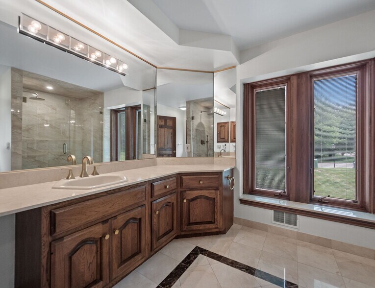 Building Photo - 4932 Susans Way