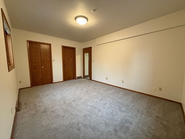 Building Photo - 100 W 17th St