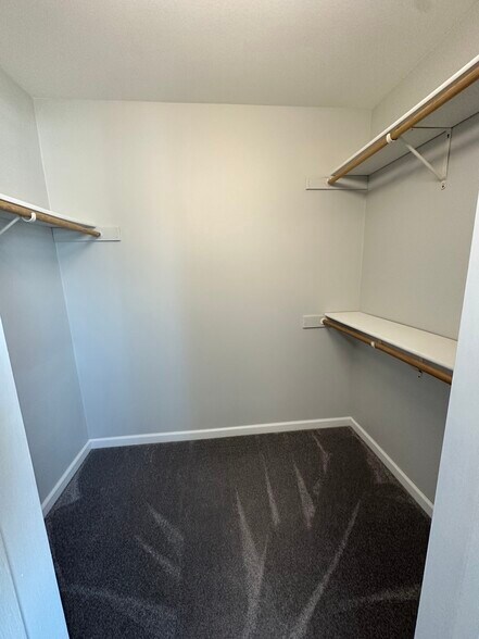 Building Photo - 1055 E Klatt Rd