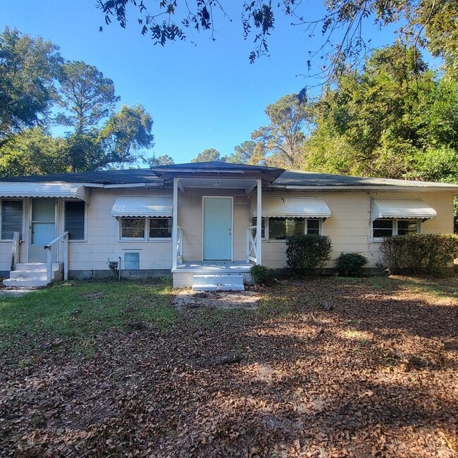 Building Photo - 112 Circle Dr