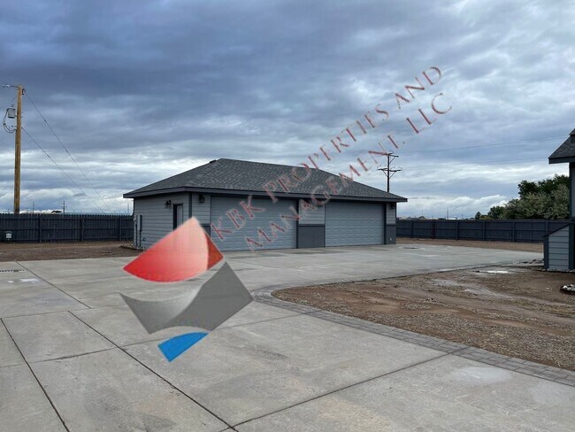 Building Photo - 1703 Ross Ave
