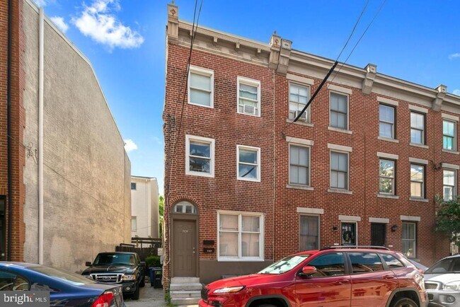 Building Photo - 1026 S Randolph St