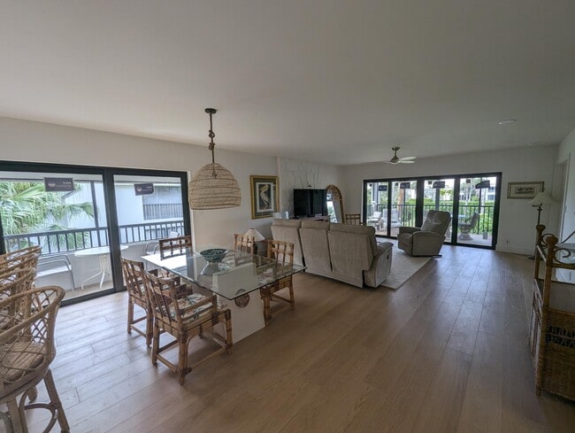 Building Photo - 404 Clubhouse Cir