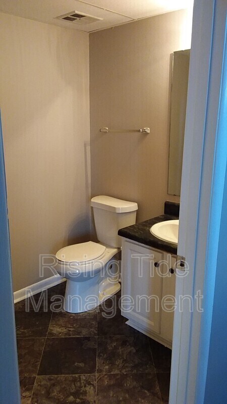 Building Photo - 8905 Valley Hill Dr