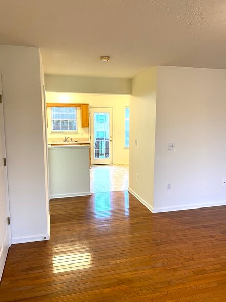Building Photo - 104 Windstone Dr