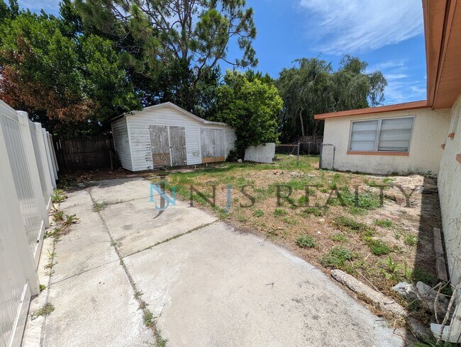 Building Photo - 3 bed,2 bath ~ With garage, workshop & shed!! NEW floors, NEW paint! Updated bathroom & kitchen w...