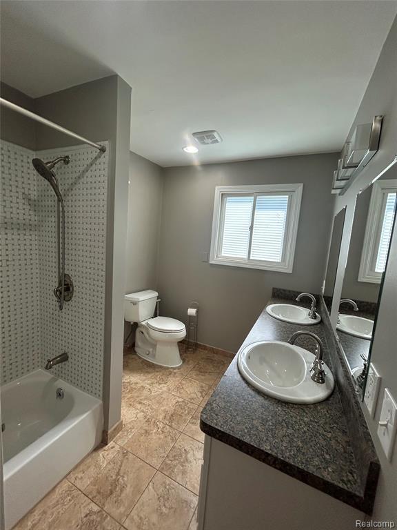 Building Photo - 3165 Chenoa St