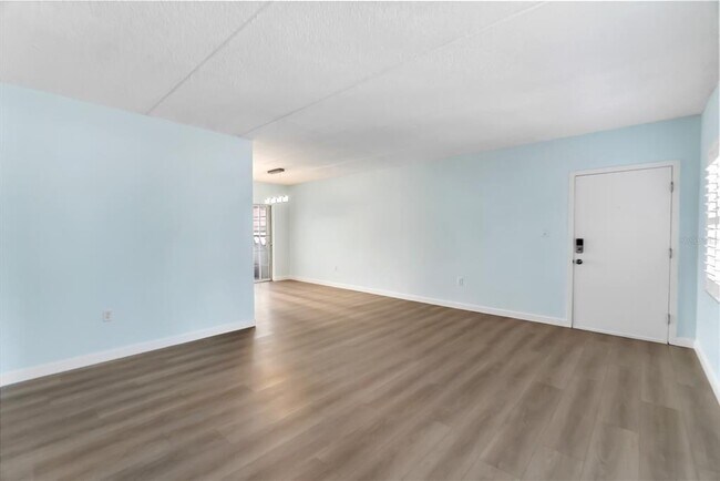 Building Photo - 1153 Rue des Rois