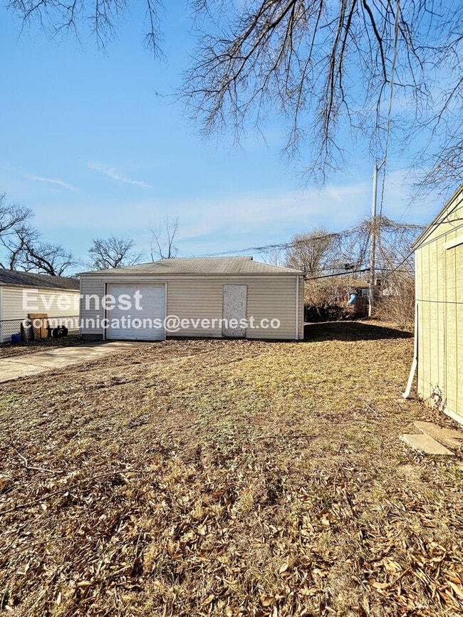 Building Photo - 221 La Motte Ln