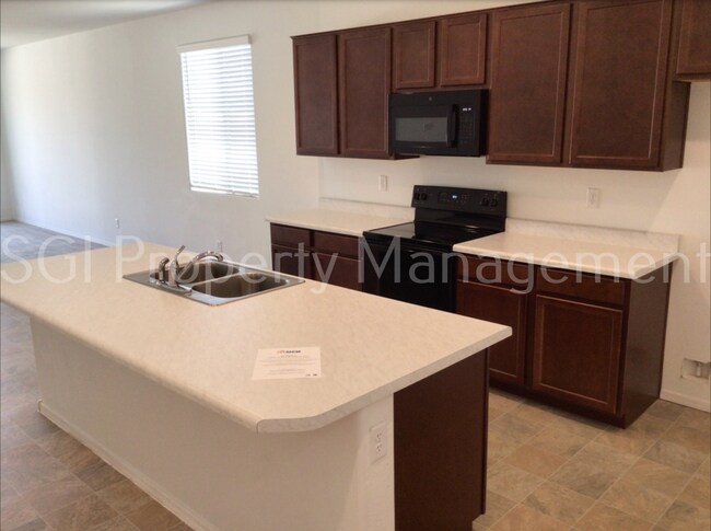 Building Photo - 246 E Bahamas Dr