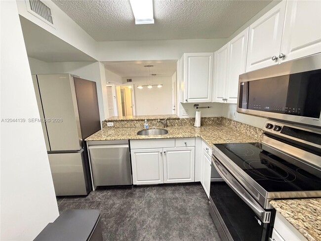 Building Photo - 2711 Ocean Club Blvd
