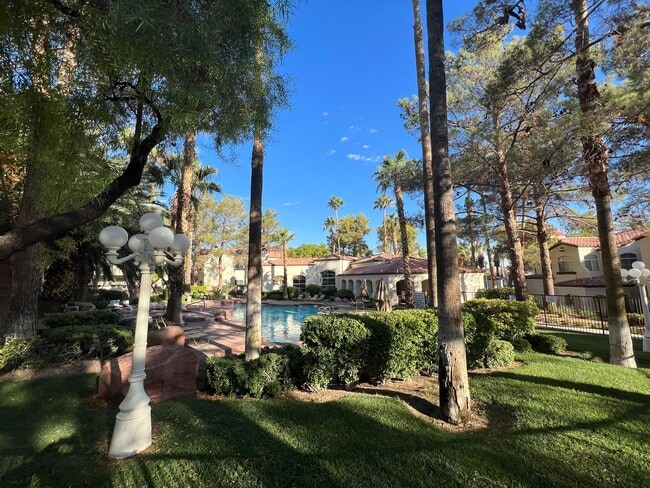 Building Photo - BEAUTIFUL UPGRADED CONDO/MANY AMENITIES - 3 BED, 2 BATH