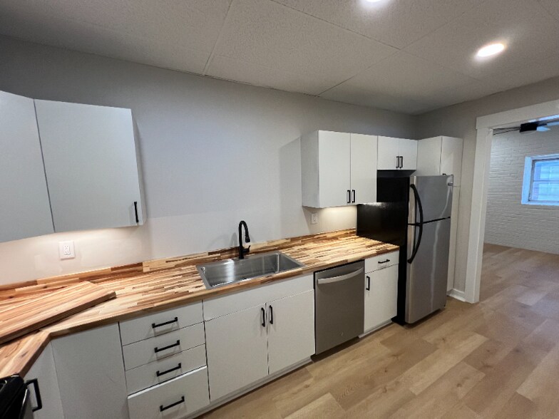 Building Photo - 125 N George St