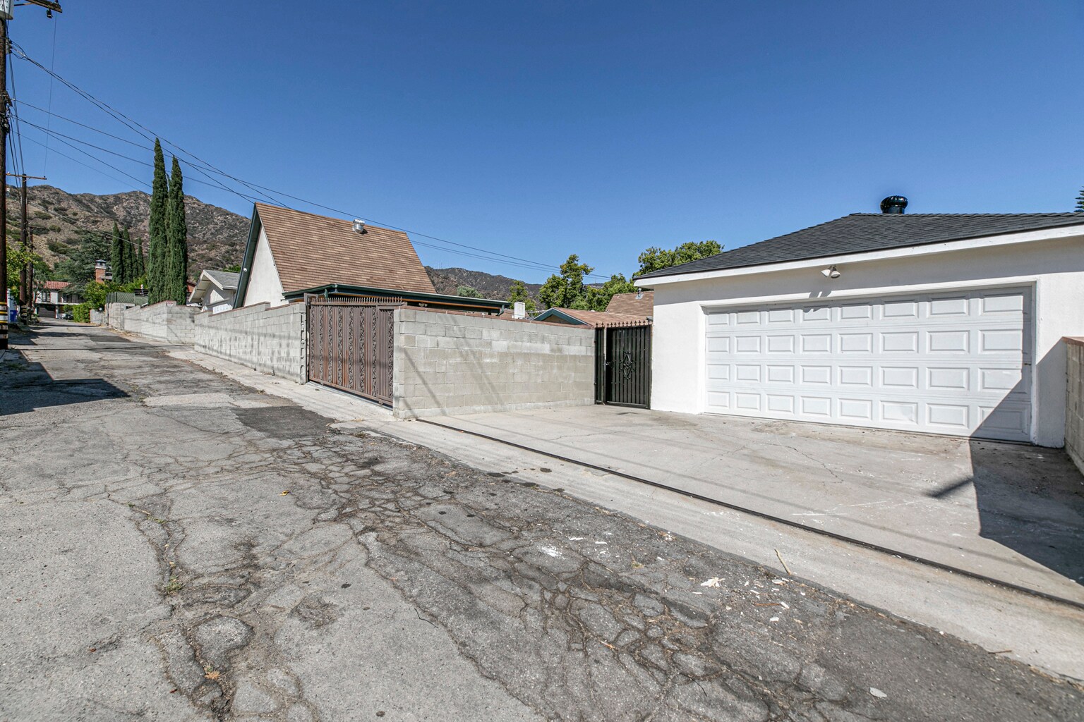 Building Photo - 1061 E Santa Anita Ave