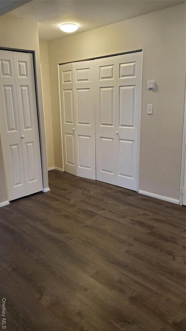 Building Photo - 460 Old Town Rd