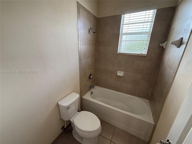 Building Photo - 9516 SW 167th Ave