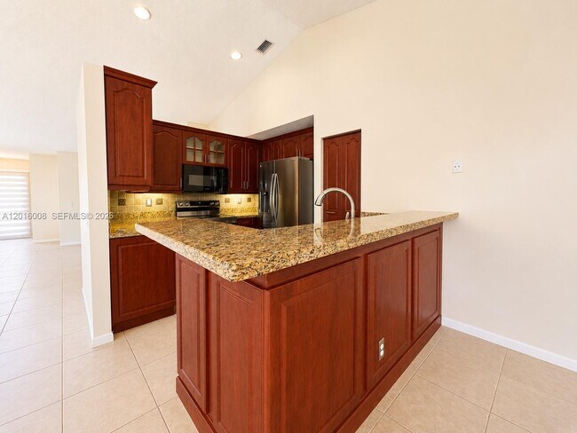 Building Photo - 854 San Remo Dr