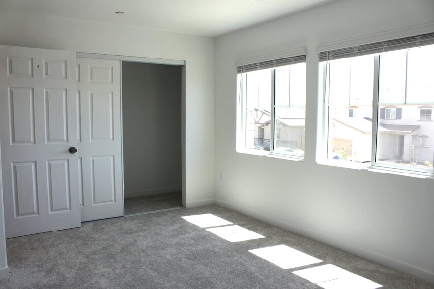 Building Photo - 12663 Snowy Owl Wy