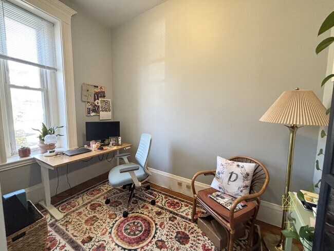 Building Photo - 1569 Beacon St