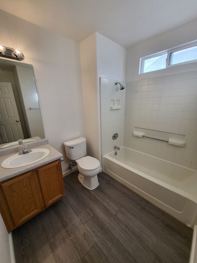 Building Photo - 246 E Gardengate Way