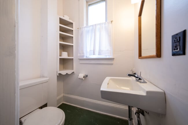 Building Photo - 128 2nd Ave W