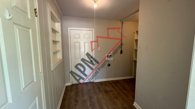 Building Photo - Beautiful Chic Remodeled West Monroe Home!