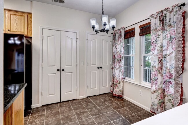 Building Photo - 130 Ellis Dr