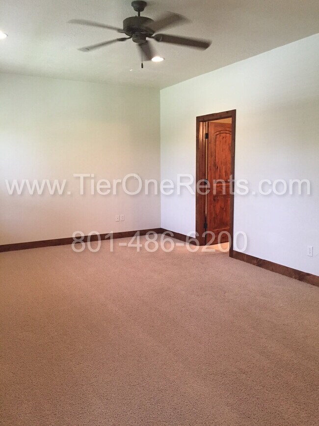 Building Photo - NO DEPOSIT Option Available for This Prope...