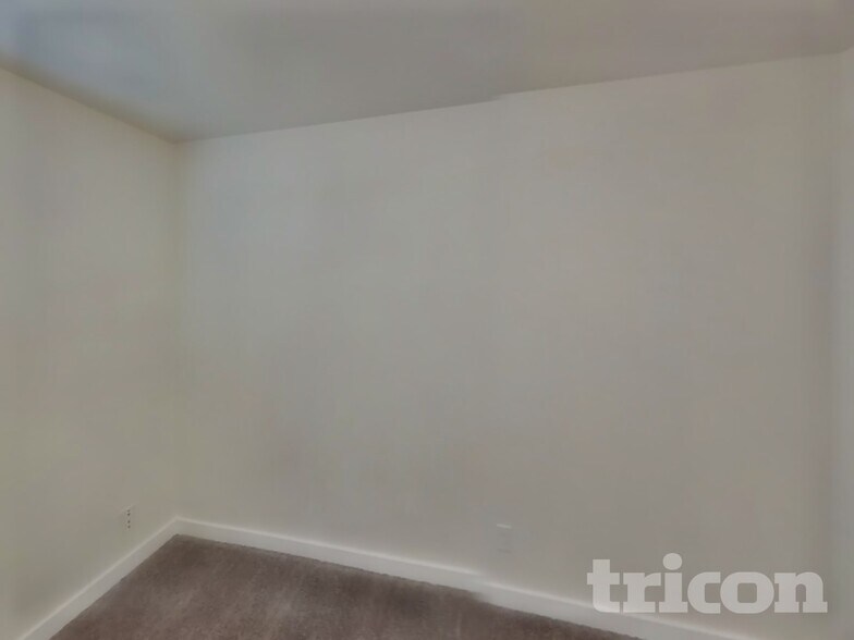 Building Photo - 1602 57th Ave NE