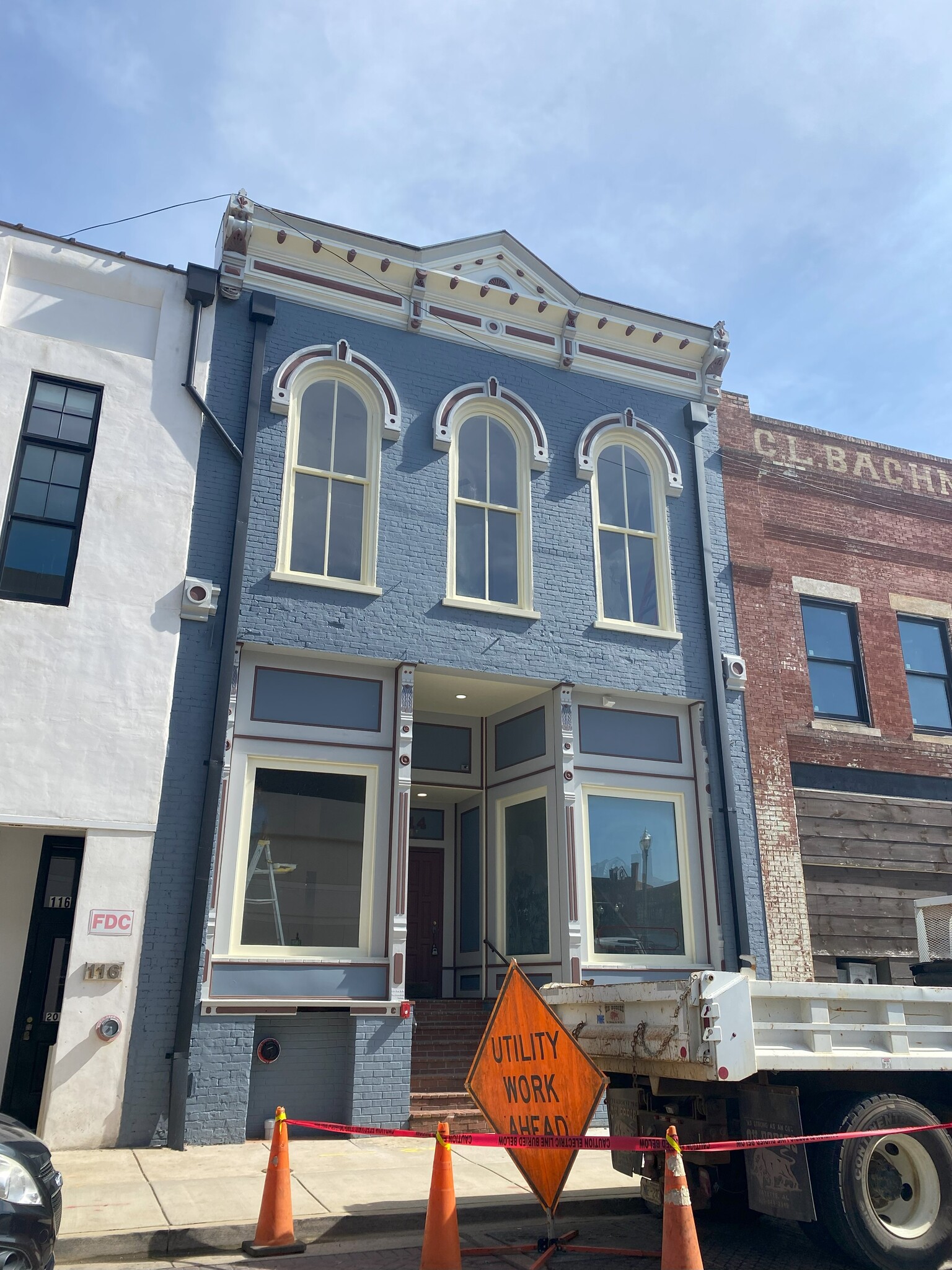 Building Photo - 219 E Main St