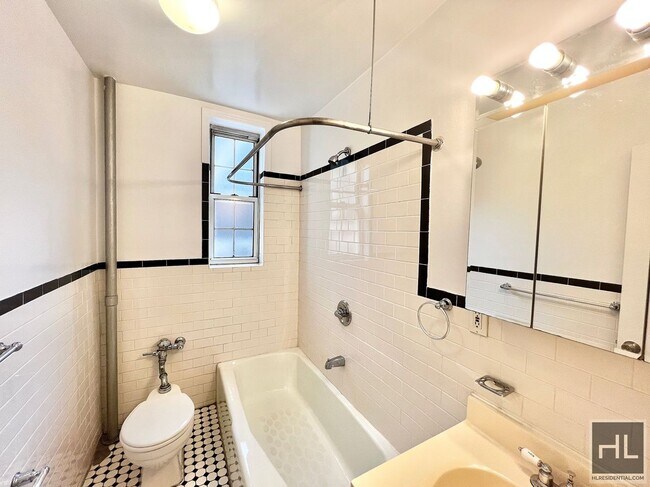 Building Photo - WEST 13 STREET