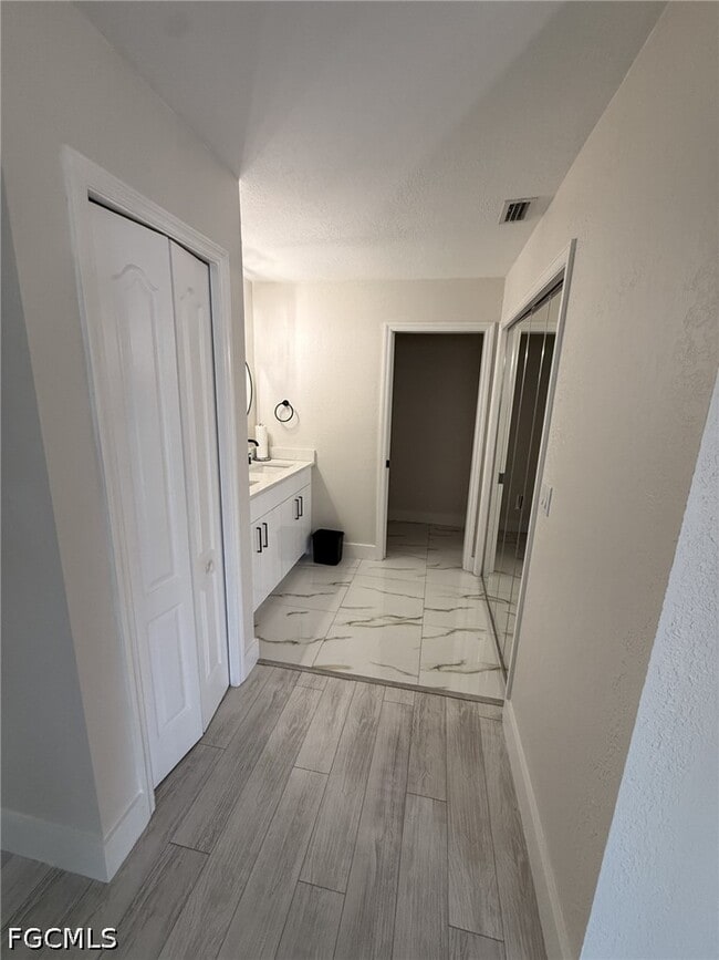 Building Photo - 1414 SE 6th Ave