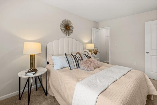 Building Photo - 4285 Notting Hill Dr SW