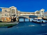 Building Photo - MeadowVista9041