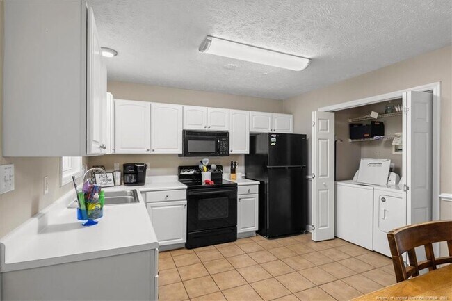 Building Photo - 421 Cityview Ln