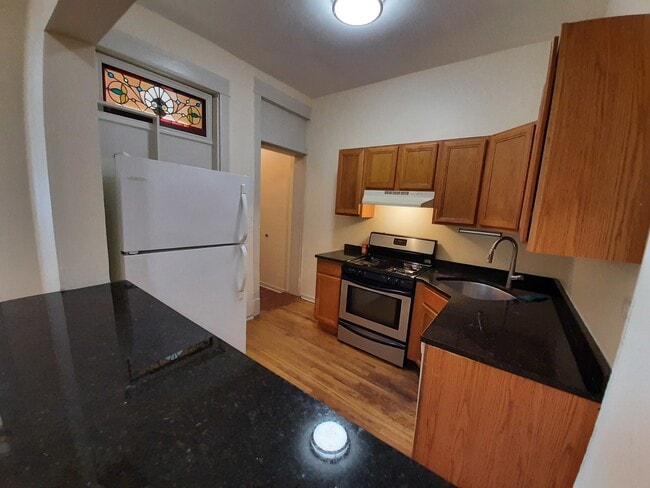 Building Photo - 5118 N Kenmore Ave