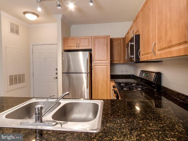 Building Photo - 12941 Centre Park Cir