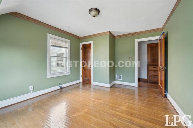 Building Photo - 2029 Berdan Ave