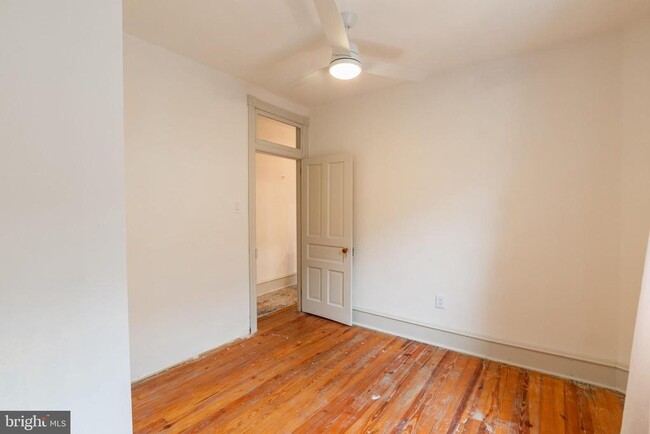 Building Photo - 503 Seville St