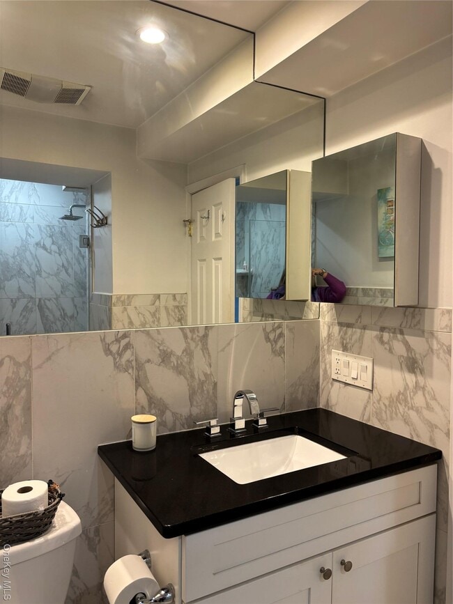 Building Photo - 2 Richmond Rd