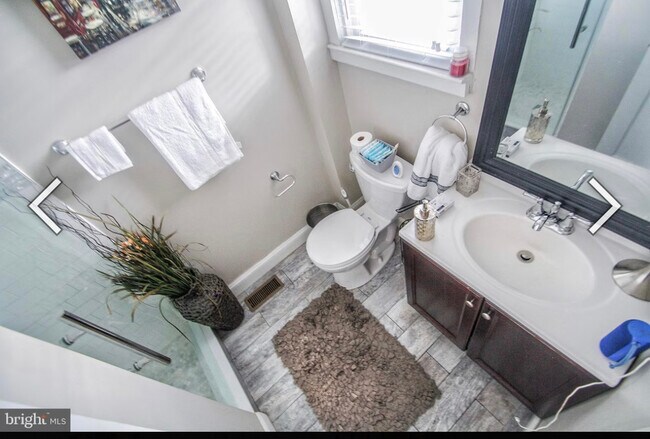 Building Photo - 1705 67th Ave