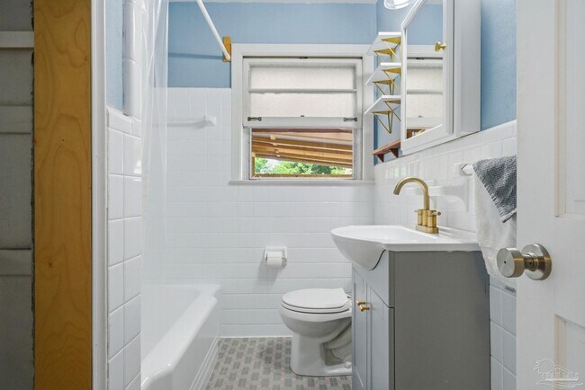 Building Photo - 730 Nagel Dr